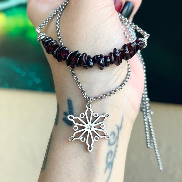Set ! Dark red garnet snowflake necklace + earrings winter xmas set - Picture 13 of 14